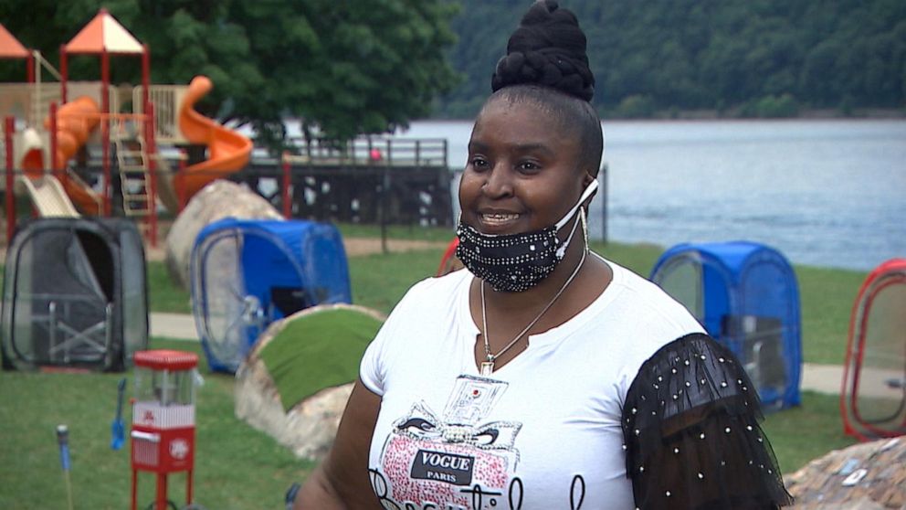 Good Morning America: NYC woman hosts pod parties using multiple single-person shelters